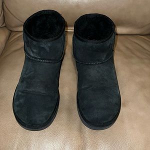 Great black UGG short boots, Sz 7